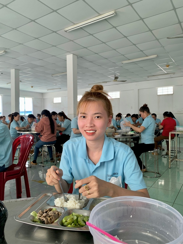 Hình ảnh khách hàng - Suất Ăn Công Nghiệp Hoàng Kim - Công Ty TNHH Một Thành Viên Suất Ăn Công Nghiệp Hoàng Kim